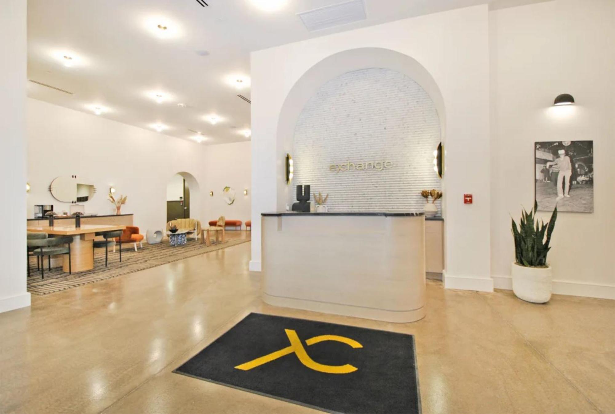 Exchange Apartments By Barsala Детройт Екстериор снимка